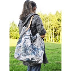 Torba tote XXL - print, monstera. Brązowe torebki klasyczne damskie Pakamera, z tkaniny, duże. Za 179,00 zł.