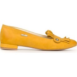 Nubukowe balerinki z frędzlami - skóra naturalna - model 046 - kolor żóły. Szare baleriny damskie Zapato, bez wzorów, z jeansu, klasyczne, bez obcasa, na obcasie. Za 299,00 zł.