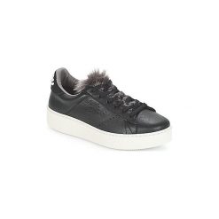 Buty Victoria DEPORTIVO PIEL PERLAS. Czarne trampki i tenisówki damskie Victoria, bez wzorów, bez zapięcia. Za 279,20 zł.