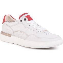 Sneakersy WRANGLER - Discovery Low WM01180A White 051. Białe sneakersy męskie Wrangler, bez zapięcia. W wyprzedaży za 279,00 zł.