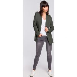 Żakiet dresowy plus size zielony - 48. Zielone żakiety damskie e-margeritka.pl, s, bez wzorów, z bawełny, eleganckie, z długim rękawem, długie, bez kaptura. Za 184,99 zł.