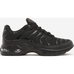 Czarne Buty Sportowe Sizable. Czarne buty sportowe męskie Born2be, bez zapięcia. Za 129,99 zł.