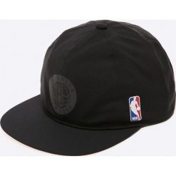 Adidas Originals - Czapka. Czarne czapki z daszkiem męskie adidas Originals, z bawełny. W wyprzedaży za 69,90 zł.