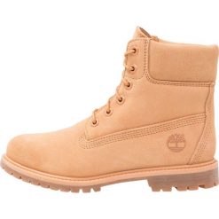 Timberland 6IN PREMIUM WP Botki sznurowane biscuit. Brązowe botki damskie skórzane marki Timberland, na sznurówki. W wyprzedaży za 531,30 zł.