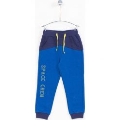 Lemon Explore - Spodnie dziecięce 86-116 cm. Niebieskie spodnie chłopięce LEMON explore, z nadrukiem, z bawełny, sportowe. W wyprzedaży za 37,90 zł.