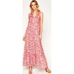 Sukienka codzienna Pepe Jeans Carola PL952649. Czerwone sukienki damskie Pepe Jeans, na co dzień, s, bez wzorów, z jeansu, bez kołnierzyka, bez rękawów, proste. W wyprzedaży za 309,00 zł.