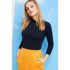 Lekki sweter z wiązaniem. Żółte bez kategorii Orsay, xs, z wiskozy, eleganckie, ze stójką. Za 59,99 zł.