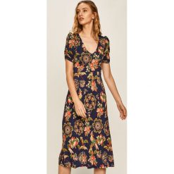 Desigual - Sukienka. Sukienki damskie Desigual, na co dzień, s, w kwiaty, z elastanu, casualowe, bez kołnierzyka, z krótkim rękawem, krótkie, midi, rozkloszowane. W wyprzedaży za 269,90 zł.