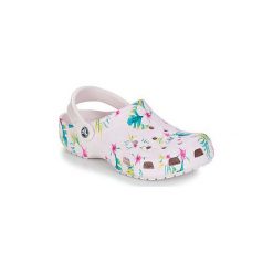 Chodaki Crocs CLASSIC SEASONAL GRAPHIC CLOG. Brązowe klapki damskie Crocs, bez wzorów, bez obcasa. Za 179,00 zł.