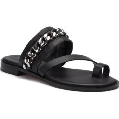 Japonki MICHAEL MICHAEL KORS - Bergen Flat 40T9BGFA1L Black. Czarne klapki damskie MICHAEL Michael Kors, bez wzorów, ze skóry, bez obcasa, na obcasie. W wyprzedaży za 369,00 zł.