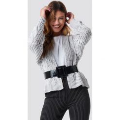 NA-KD Sweter z grubym splotem - Grey. Szare swetry klasyczne damskie marki NA-KD, ze splotem. Za 242,95 zł.