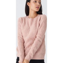 Sweter z ozdobnym splotem - Różowy. Różowe swetry damskie House, s, bez wzorów, ze splotem, bez rękawów, bez kaptura. Za 69,99 zł.