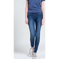 Wrangler - Jeansy. Niebieskie jeansy damskie slim marki Wrangler, z aplikacjami, z elastanu. W wyprzedaży za 179,90 zł.