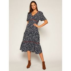 Sukienka letnia Tommy Jeans Printed Lace Trim DW0DW08468. Niebieskie sukienki damskie Tommy Jeans, na lato, s, bez wzorów, z jeansu, bez kołnierzyka, bez rękawów. Za 579,00 zł.