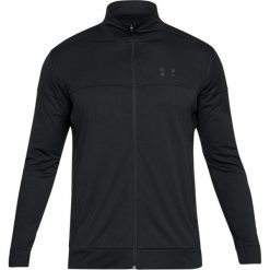 Under Armour Sportstyle Pique Jacket 1313204-001 bluzy męskie czarne S. Czarne bluzy męskie Under Armour, s, bez wzorów, z poliesteru, sportowe, z kapturem, bez rękawów, bez kaptura. W wyprzedaży za 189,99 zł.