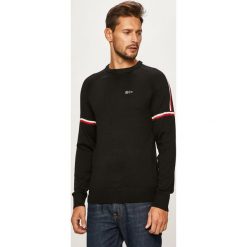 Tommy Hilfiger - Sweter x Mercedes. Czarne swetry męskie TOMMY HILFIGER, s, bez wzorów, z poliesteru, z okrągłym kołnierzem, bez kaptura. W wyprzedaży za 399,90 zł.