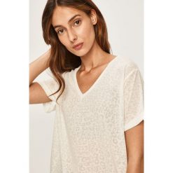 Answear - T-shirt. Białe bluzki damskie ANSWEAR, s, bez wzorów, z dzianiny, bez kołnierzyka. W wyprzedaży za 34,90 zł.