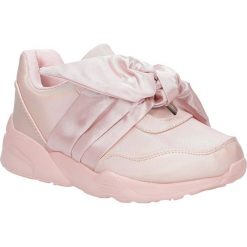 Różowe buty sportowe z kokardą casu c12033-3. Różowe półbuty dziewczęce Casu, bez wzorów, bez zapięcia. Za 79,99 zł.