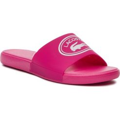 Klapki LACOSTE - L.30 Slide 119 1 Cuj 7-37CUJ00101T1 Dark Pink/White. Różowe klapki damskie Lacoste, bez wzorów, z tworzywa sztucznego, bez obcasa. W wyprzedaży za 149,00 zł.