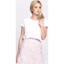 Biała Bluzka Pleasance. Brązowe bluzki damskie marki Born2be, z materiału, na obcasie. Za 39,99 zł.