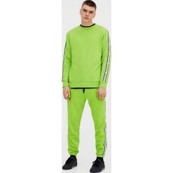 Bluzy męskie: Bluza z paskiem na rękawie