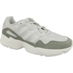 Adidas Yung-96 EE7244 43 1/3 Białe. Białe buty sportowe męskie Adidas, ze skóry, bez zapięcia. W wyprzedaży za 279,99 zł.
