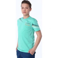 T-shirt chłopięcy z napisem miętowy NDZ7382. Zielone t-shirty chłopięce Fasardi, z napisami, bez rękawów. Za 39,00 zł.