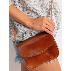 TOREBKA DAMSKA MARKI ROVICKY LISTONOSZKA TWR-90 CAMEL. Brązowe listonoszki damskie ROVICKY, na co dzień, w paski, z jeansu, eleganckie, na ramię, bez dodatków. Za 199,00 zł.