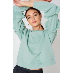Glamorous Bluza z rękawem z falbankami - Green. Zielone bluzy damskie marki Glamorous, z bawełny. W wyprzedaży za 60,89 zł.