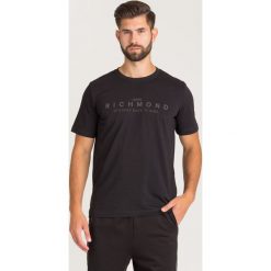 T-SHIRT MONAMY JOHN RICHMOND. Czarne t-shirty męskie m, z nadrukiem, z bawełny, z okrągłym kołnierzem. Za 167,40 zł.