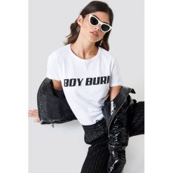 T-shirty damskie: NA-KD Trend T-shirt Boy Burn – White