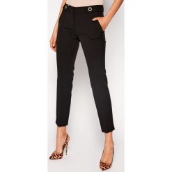 Chinosy Trussardi Jeans 56P00180. Czarne spodnie damskie Trussardi Jeans, bez wzorów, z elastanu. Za 649,00 zł.