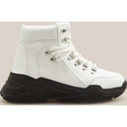Sportowe buty za kostkę - Biały. Białe buty sportowe damskie Reserved, bez wzorów, sportowe. Za 159,99 zł.