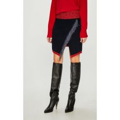 Pinko - Spódnica. Spódniczki damskie Pinko, na co dzień, s, z aplikacjami, z elastanu, mini, ołówkowe. W wyprzedaży za 359,90 zł.