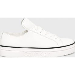 Calvin Klein - Tenisówki. Białe trampki i tenisówki damskie Calvin Klein, bez wzorów, ze skóry, na sznurówki. W wyprzedaży za 359,90 zł.