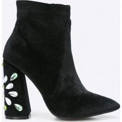 Public Desire - Botki. Czarne botki damskie lity marki Public Desire, z materiału. W wyprzedaży za 119,90 zł.