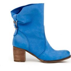 Ażurowe botki na słupku - skóra naturalna - model 496 - kolor szafirowy. Niebieskie botki damskie Zapato, ze skóry, bez obcasa, na słupku, bez zapięcia. W wyprzedaży za 319,20 zł.