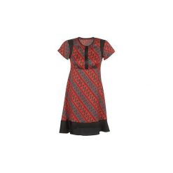 Sukienki krótkie Sisley ZEBRIOLO. Czerwone sukienki mini damskie marki Sisley, z krótkim rękawem, krótkie. Za 293,30 zł.