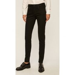 Pepe Jeans - Spodnie Pixie. Czarne spodnie damskie Pepe Jeans, bez wzorów, z elastanu. W wyprzedaży za 259,90 zł.