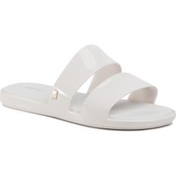 Klapki MELISSA - Color Pop Ad 32799 White 50596. Białe klapki damskie Melissa, bez wzorów, z tworzywa sztucznego, bez obcasa. Za 259,00 zł.