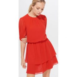 Sukienka mini - Czerwony. Czerwone sukienki damskie Mohito, bez wzorów, bez kołnierzyka, bez rękawów, mini. Za 139,99 zł.