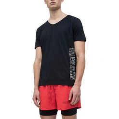 Calvin Klein Koszulka męska z krótkim rękawem Rounded V-neck Tee KM0KM00333-001 Black (rozmiar L). Czarne koszulki męskie Calvin Klein, m, bez wzorów, bez kołnierzyka, z krótkim rękawem, krótkie. W wyprzedaży za 170,00 zł.