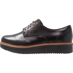 Clarks TEADALE RHEA Oksfordki black. Czarne jazzówki damskie Clarks, z materiału. Za 429,00 zł.