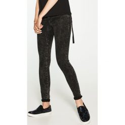Rurki damskie: Jeansy regular skinny - Czarny