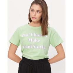 T-shirt z napisem - Turkusowy. Niebieskie t-shirty damskie House, s, z napisami, bez kołnierzyka. Za 19,99 zł.