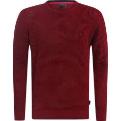 Sweter "Contest" w kolorze bordowym. Czerwone swetry klasyczne męskie marki Sir Raymond Taylor, m, z haftami, z okrągłym kołnierzem. W wyprzedaży za 139,95 zł.
