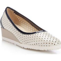 Buty damskie. Brązowe koturny damskie Wittchen, bez wzorów, ze skóry, eleganckie, bez obcasa, na koturnie. W wyprzedaży za 399,90 zł.