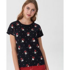 T-shirt z nadrukiem Minnie Mouse - Czarny. Czarne t-shirty damskie marki House, s, z nadrukiem, bez kołnierzyka. Za 35,99 zł.