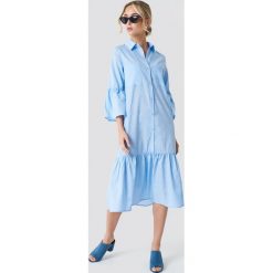 NA-KD Boho Sukienka koszulowa z bufiastym rękawem - Blue. Niebieskie sukienki damskie NA-KD Boho, bez wzorów, boho, z falbankami, z krótkim rękawem, krótkie, midi, koszulowe. W wyprzedaży za 60,97 zł.