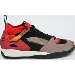 Nike Sportswear - Buty Air Revaderchi. Czerwone buty sportowe męskie marki Nike Sportswear, ze skóry, na sznurówki. W wyprzedaży za 479,90 zł.